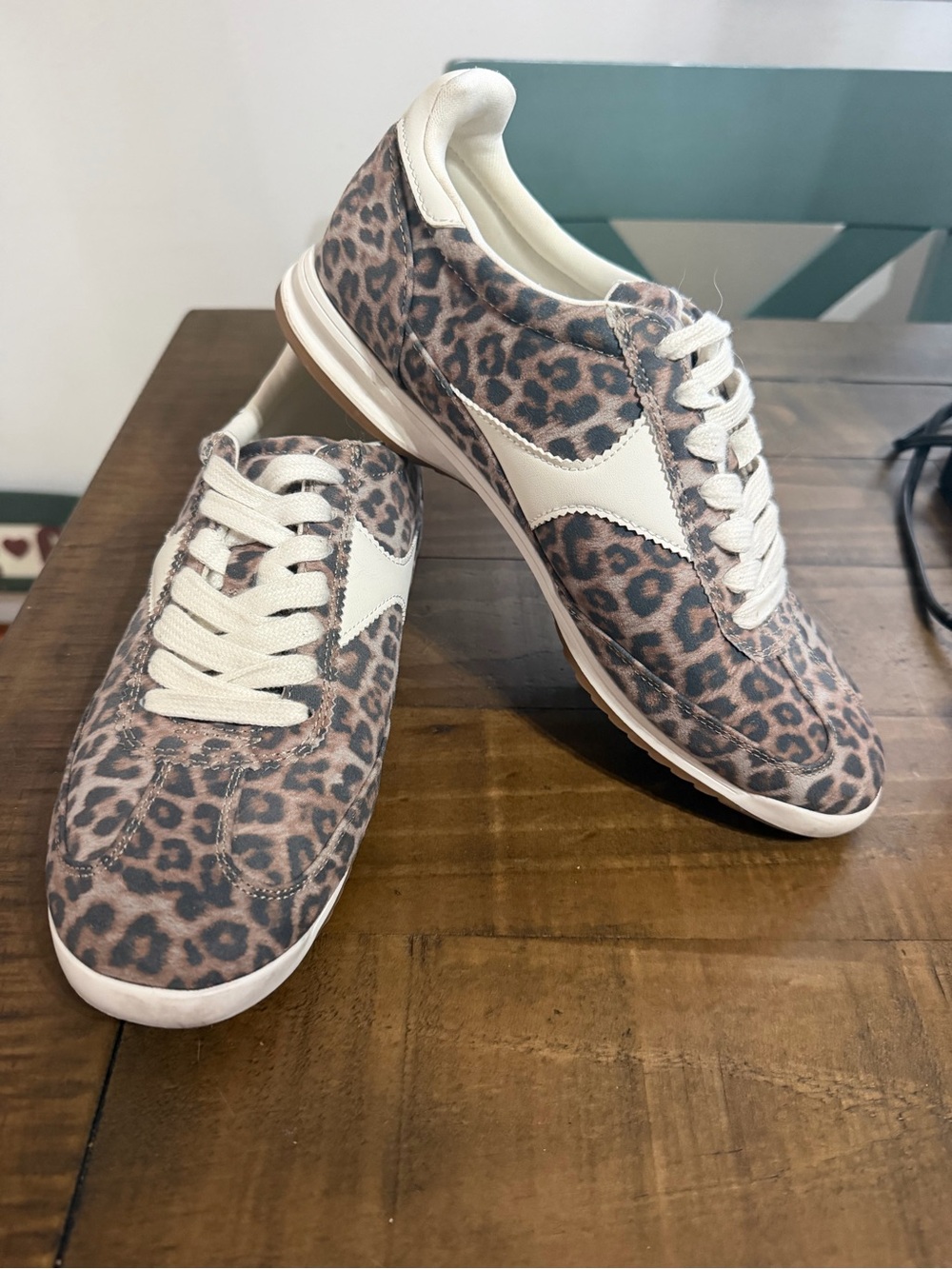 Women’s Low Top Lace-Up Animal Print Sneakers universal thread size 9